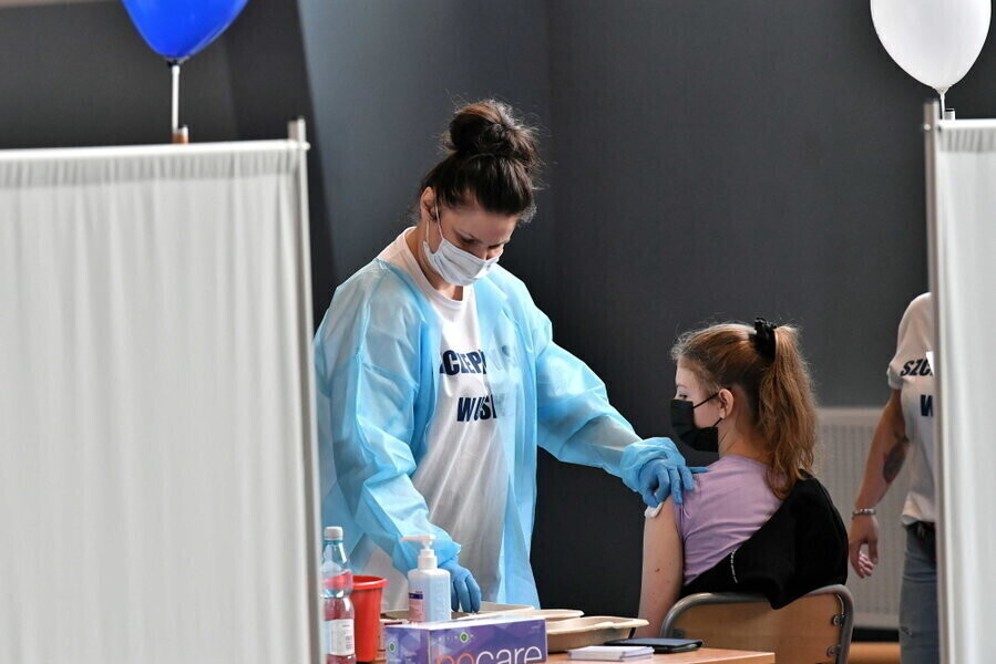 Resort zdrowia rozpoczynamy akcję szczepień w szkołach sprawdzamy ile jest deklaracji