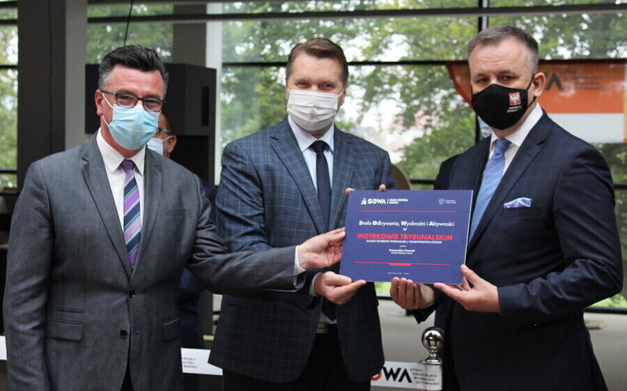 Zaskakująca i krótka wizyta ministra Czarnka w Piotrkowie