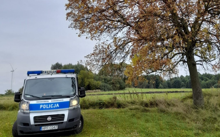 Policjanci radzą jak jesienią uniknąć tragedii na drodze
