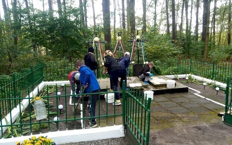 Młodzi strażacy pamiętają o bohaterach