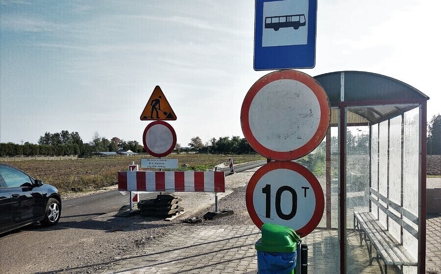 Droga zamknięta a robotników nie widać