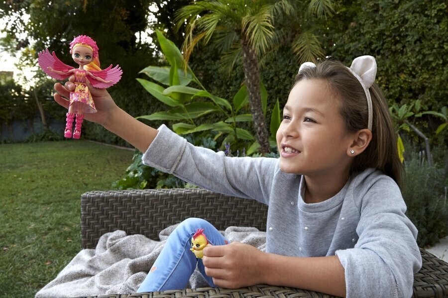 Jestem na pTAK z Enchantimals Czyli dzieciaki dokarmiają ptaki