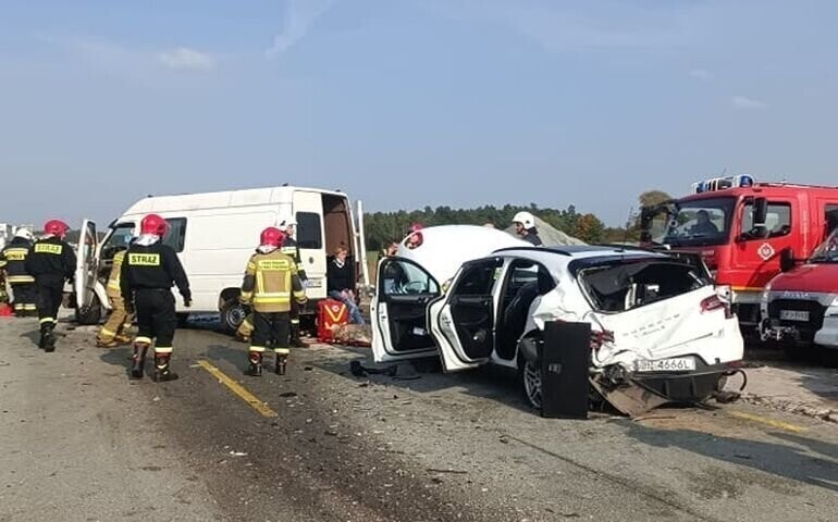 Poważny wypadek pod Piotrkowem i płonący radiowóz