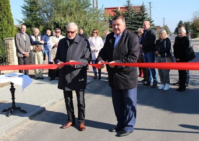 Droga w Longinówce oficjanie otwarta po kompleksowej przebudowie