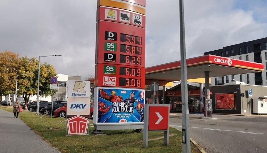 6 złotych za litr benzyny
