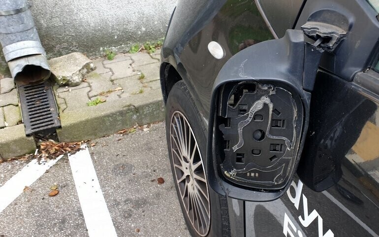 Wandale uszkodzili auta przy Jagiellońskiej