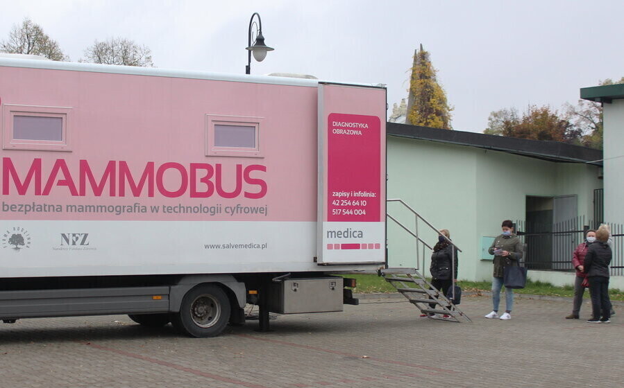 Badały się w mammobusie