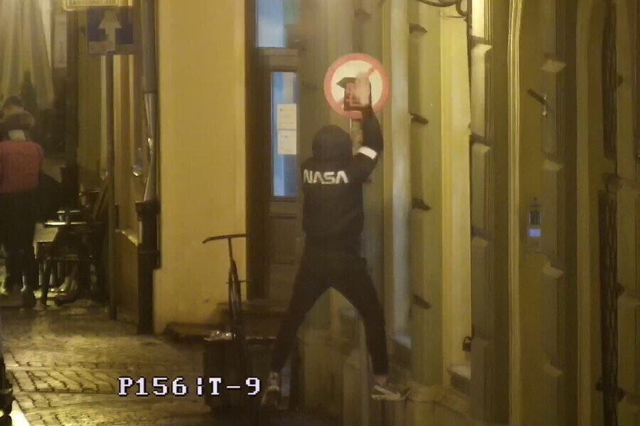 Monitoring uchwycił wandala