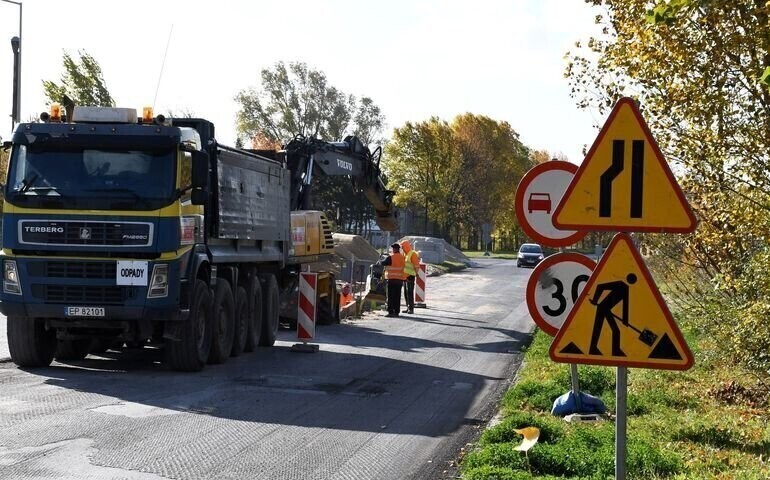Na Glinianej budują sanitarkę