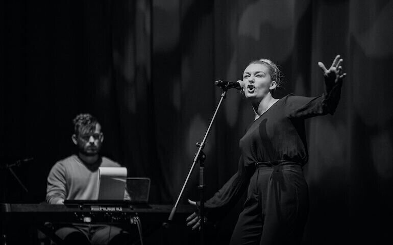 Mam potrzebę artystycznego kontaktu z drugim człowiekiem...