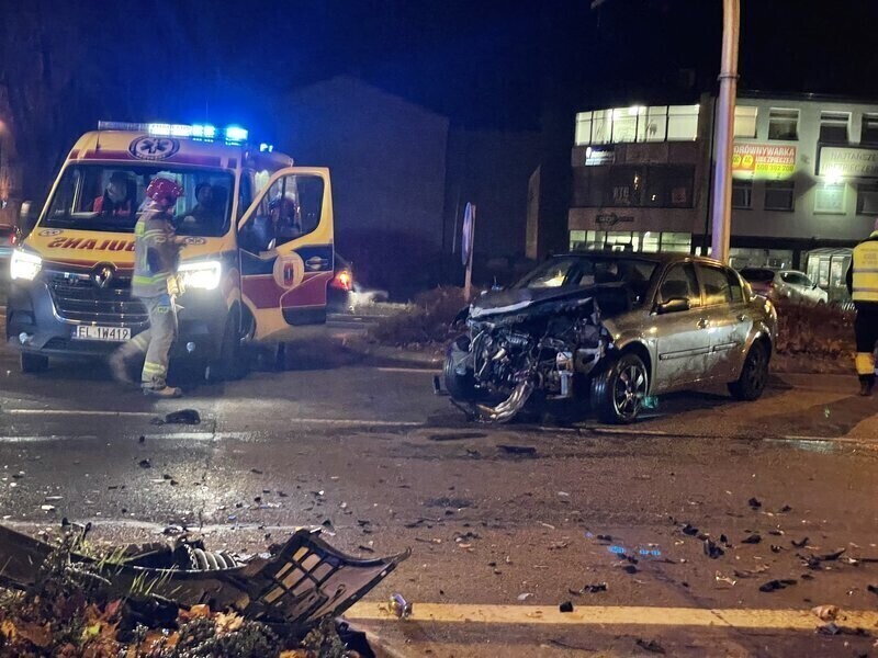 Ogromne utrudnienia w centrum miasta po zderzeniu dwóch aut