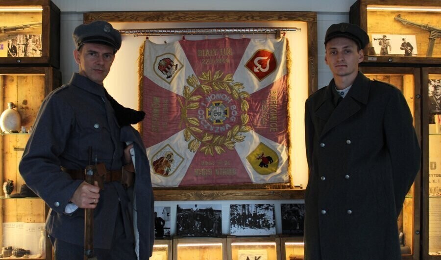 Liczni odwiedzający na otwarciu Ignitorium czyli odnowionej sali pamięci AK