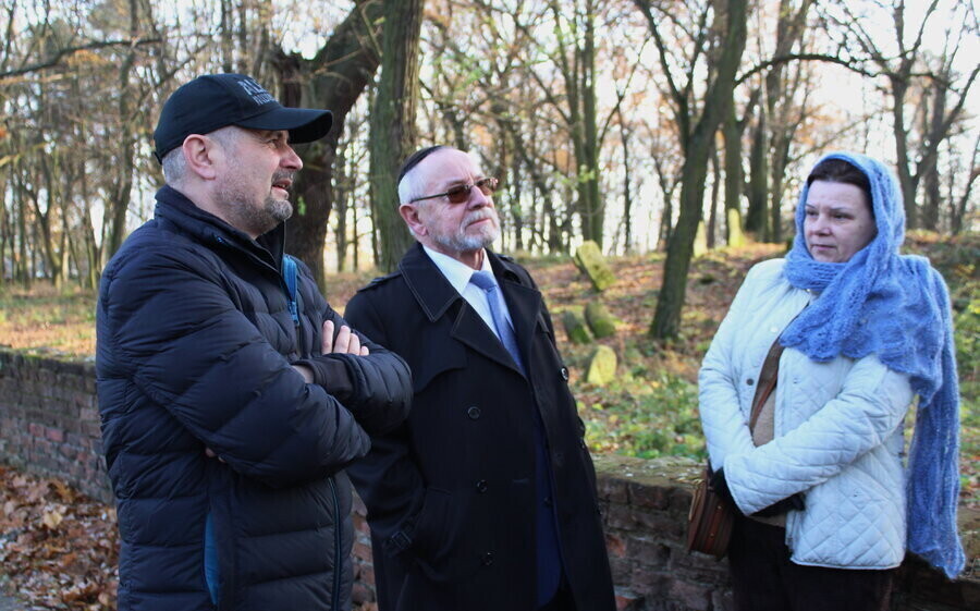 Chcą ratować żydowski cmentarz