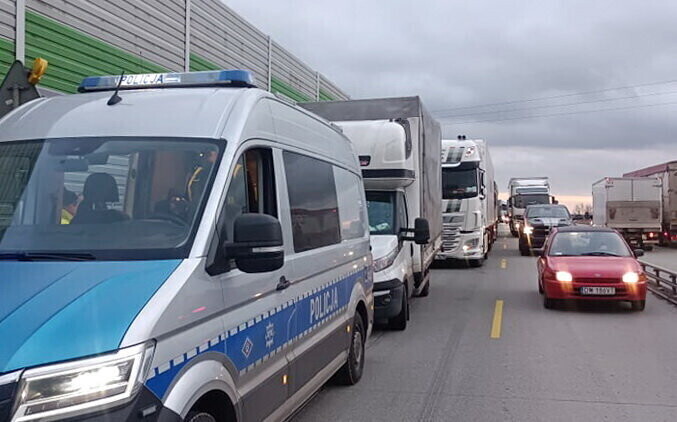 Trzy samochody zderzyły się krajowej jedynce