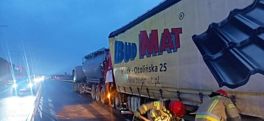 Groźne zderzenie na A1. Rozszczelniona cysterna AKTUALIZACJA