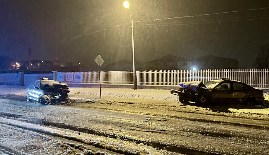 Czołowe zderzenie w Piotrkowie. Kierowca nie żyje AKTUALIZACJA