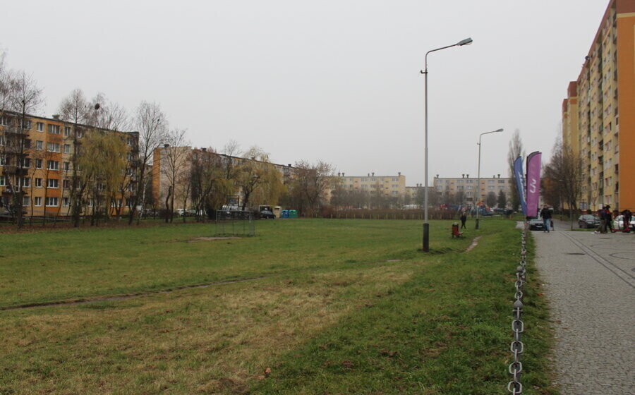 Dlaczego nie powstał psi plac zabaw przy DH Merkury