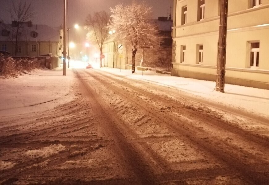 Ślisko Uważajcie na drogach