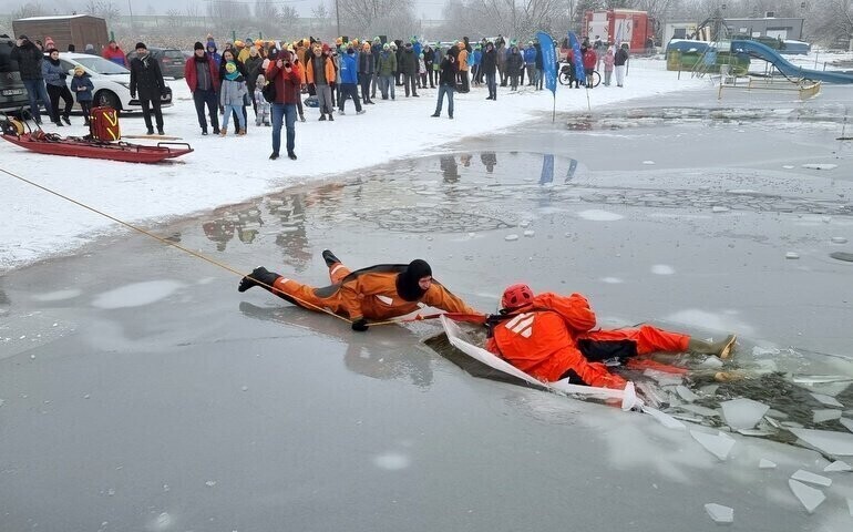 Strażacy szkolili się z ratownictwa wodnego zdjęcia