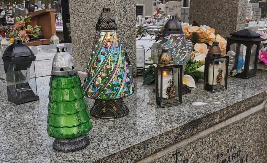 Pamiętamy o bliskich którzy odeszli. Spory ruch w okolicach cmentarzy