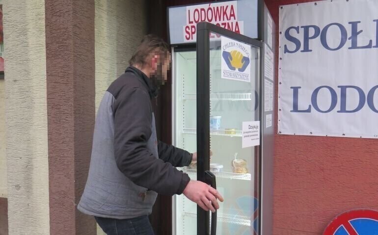 Zostało Ci jedzenie po świętach Zanieś je do społecznej lodówki