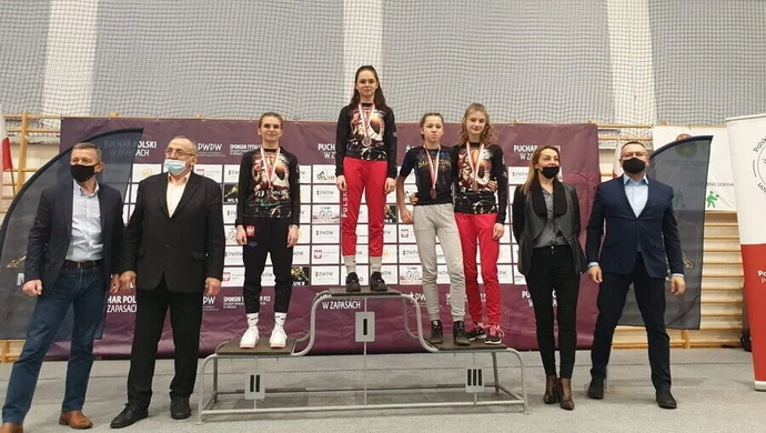 Świetny początek sezonu zapaśników AKS