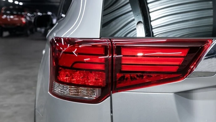 Rodzaje świateł w samochodzie i ich przeznaczenie