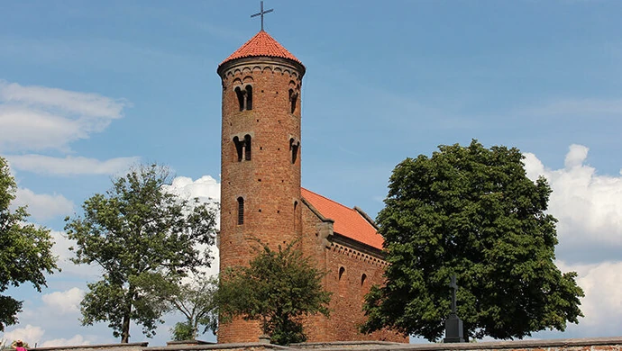 Odkrywamy znane i nieznane &#8211; Filmowy kościół w Inowłodzu