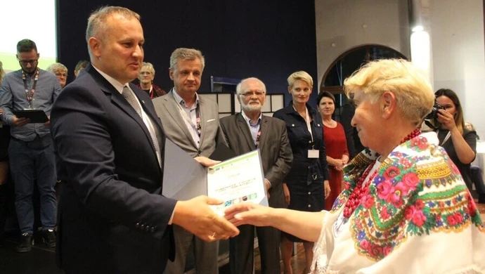 Ser, krówka konopna i miód z bakaliami &#8211; produkty prosto z serca