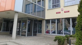 Sprawowali opiekę nad dziećmi pod wpływem alkoholu. Usłyszeli zarzuty