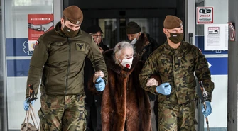 Seniorzy mają wsparcie żołnierzy