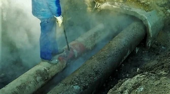 Awaria sieci ciepłowniczej przy ul. Dmowskiego