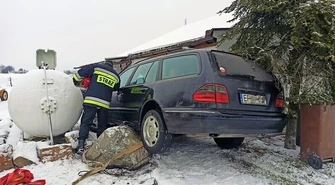 Kierowca mercedesa niemal staranował zbiornik z gazem