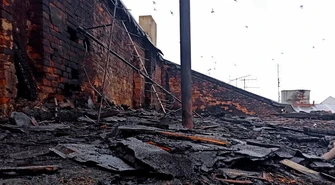 Doszczętnie spłonął dach kamienicy przy Słowackiego