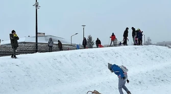 Piotrkowianie korzystają z uroków zimy