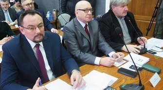 Uposażenia radnych mniejsze o połowę?