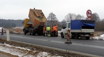 Łatają dziury na gierkówce