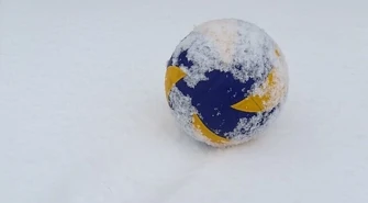 OSIR zaprasza na nietypowe zawody. Zagraj w siatkówkę na śniegu