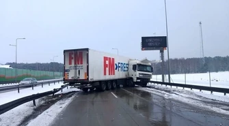 Ciężarówka zablokowała S8