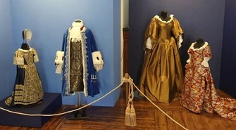 Stroje dziecięce na zamkowej wystawie