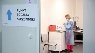 NFZ: 117 dodatkowych wyjazdowych punktów pomoże w domach szczepić przeciw COVID-19