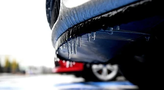 Synoptyk IMGW: deszcz na zachodzie oraz śnieg w centrum i na wschodzie kraju; gołoledź na drogach