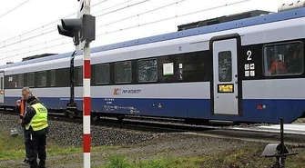 Kompletnie pijany kierowca, zasnął przed przejazdem kolejowym