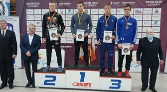 Udany debiut młodych zapaśników AKS