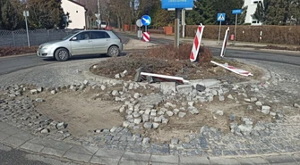 Kto naprawi zniszczone rondo?