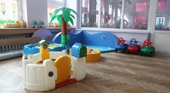 Od poniedziałku stacjonarnie pracują przedszkola, zerówki oraz żłobki