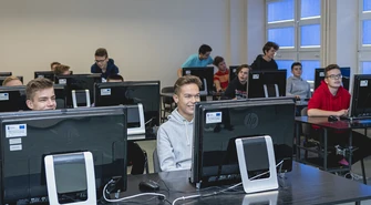 Ósmoklasisto, skorzystaj z bezpłatnych lekcji online