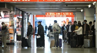 Wiceszef MSZ: na tym etapie wyjazdy zagraniczne, to stąpanie po "kruchym lodzie"