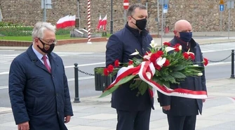 3 maja w Piotrkowie. Delegacje złożyły kwiaty