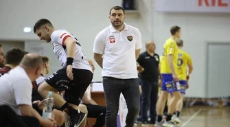 Solidna lekcja szczypiorniaka na wyjeździe